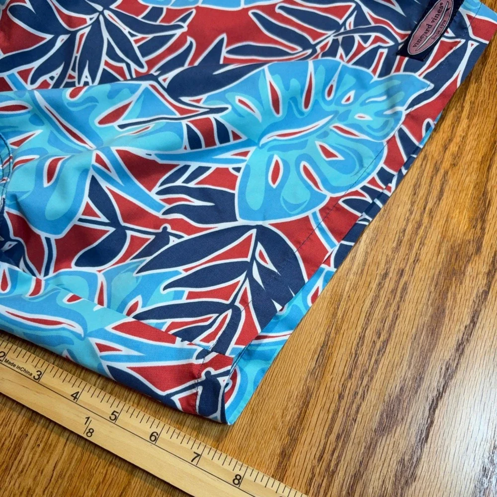 Vineyard Vines Swim Trunks Mens XL Blue Red Tropical Floral Board Shorts Lined